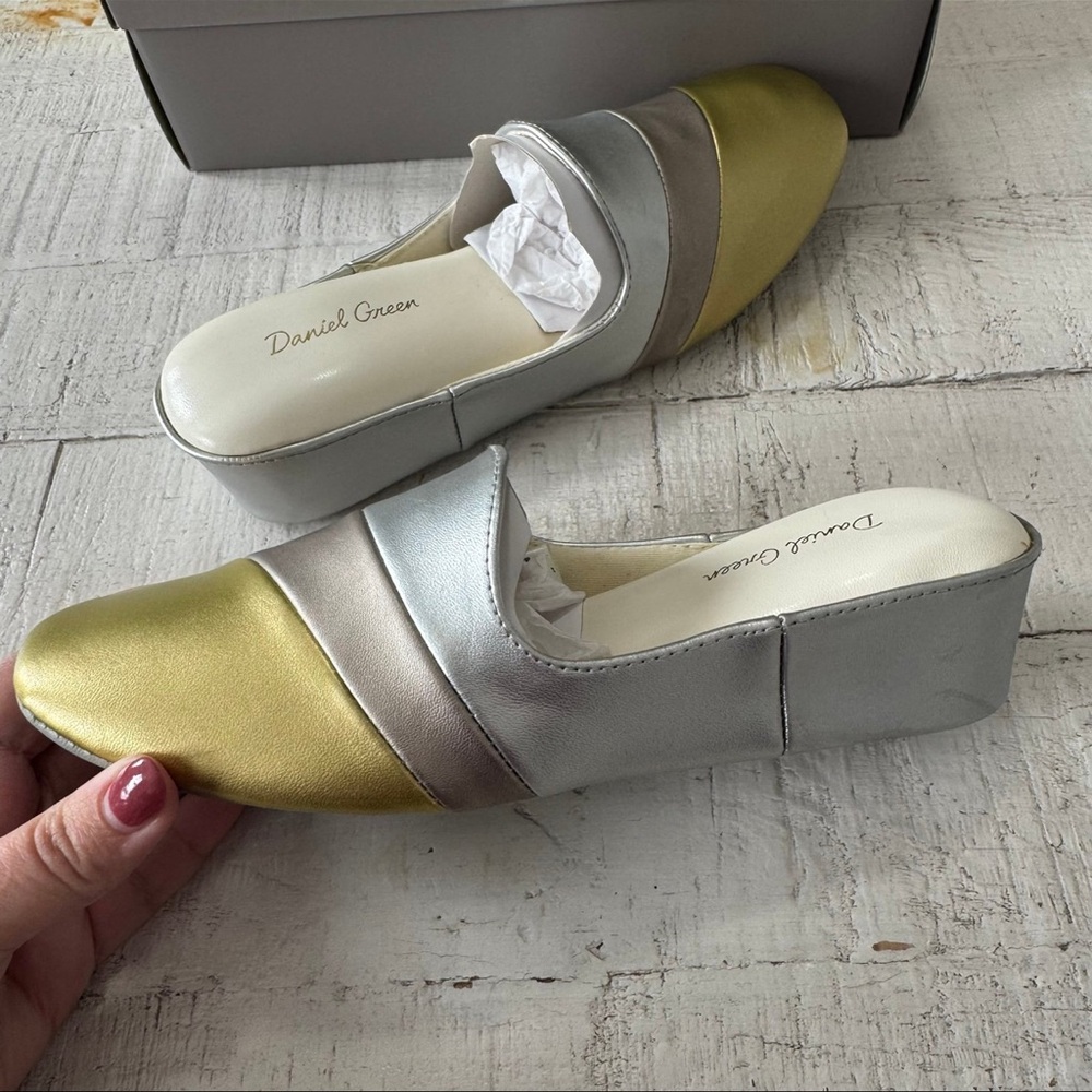 Daniel Green Denise Wedge Slippers NEW size 7 Metallic House Shoes‎ Mules - Picture 10 of 10